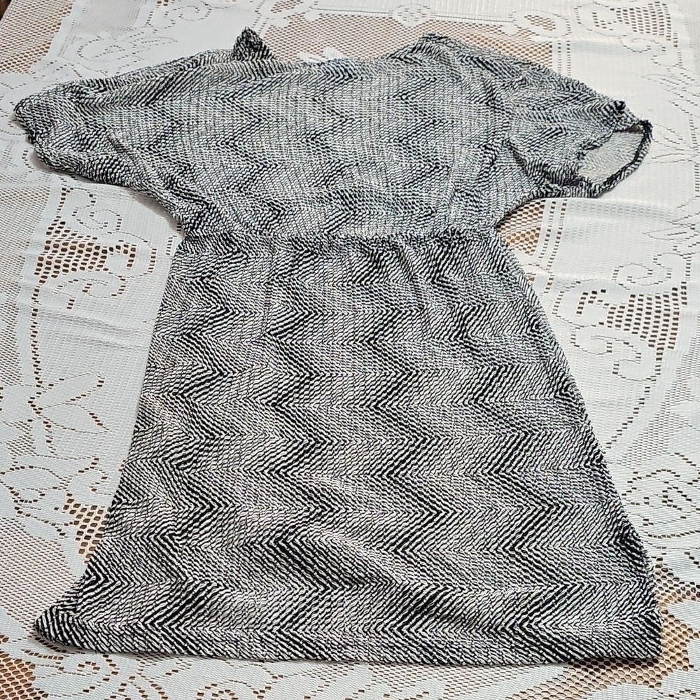 Black and White Midi Swim Coverup with Plunge Neckline - Picture 4 of 6